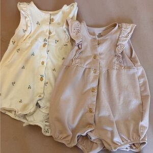 H&M 2-PACK RUFFLE-TRIMMED ROMPERS - dusty pink and cream floral